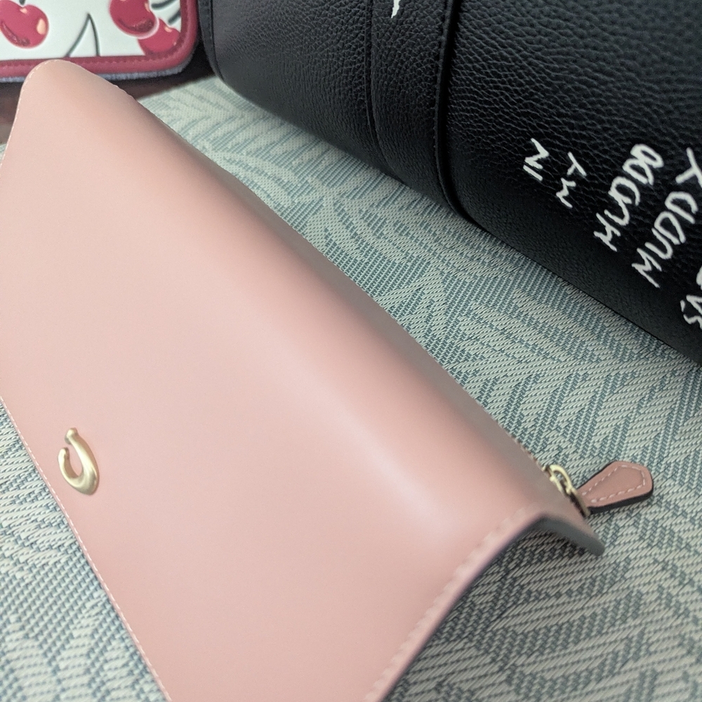 Essential Slim Wallet - Picture 10 of 16
